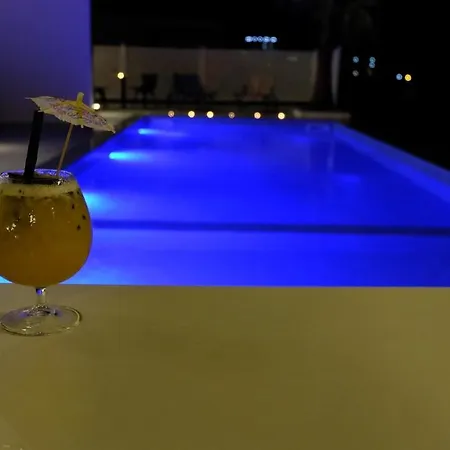 Ξενοδοχείο Area 4*